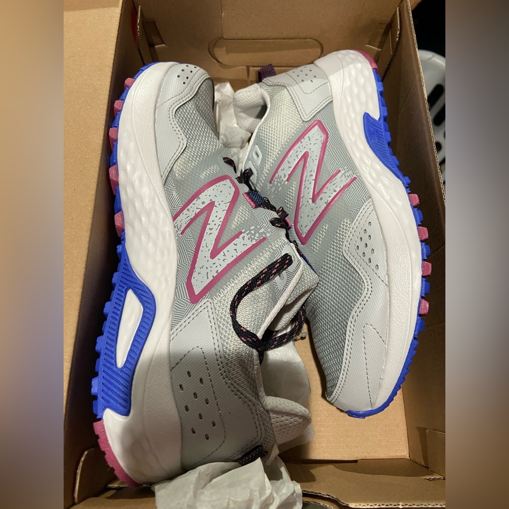 New Balance Women's 410 V8 Trail Running Shoe. Size 9, Wide. Brand New/In Box